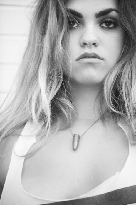 Necklace black and white